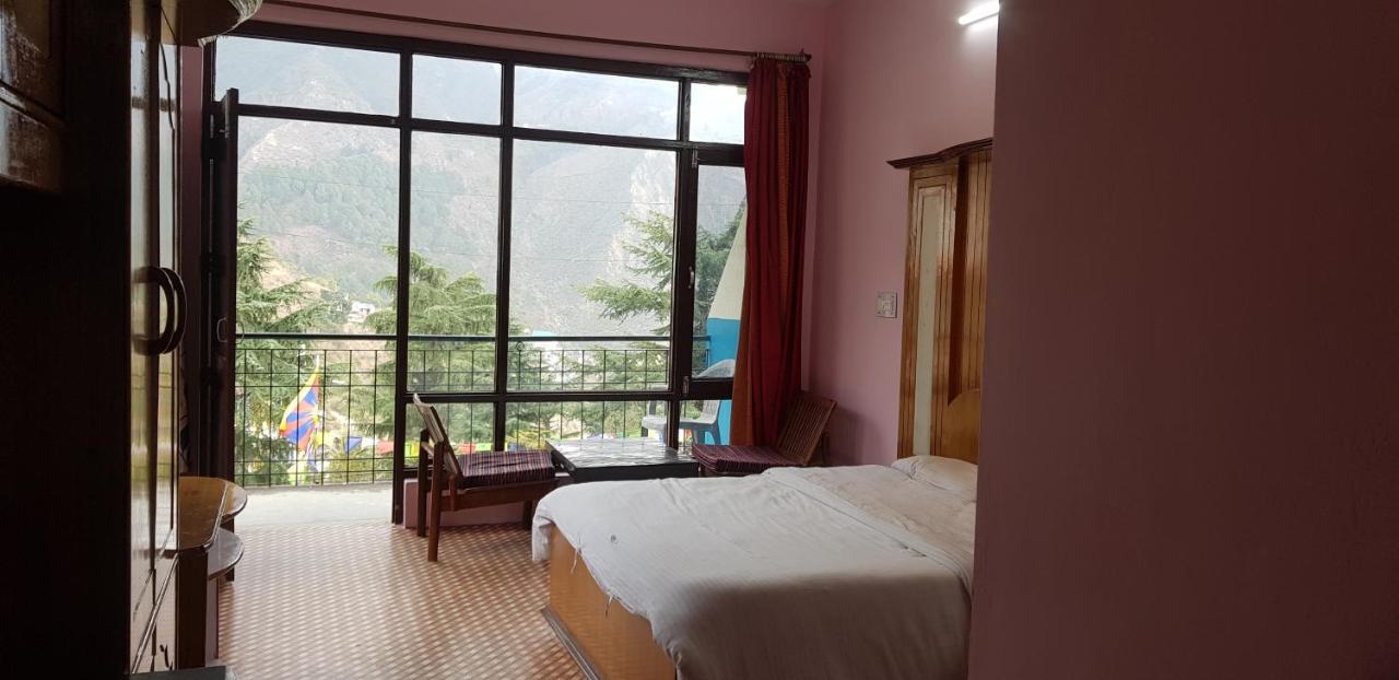 Tibet World Hostel МакЛеод Ганж Екстериор снимка